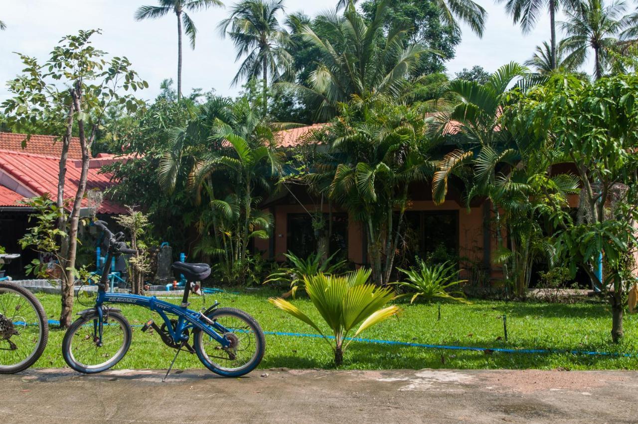 Eddy's Place Hotel *