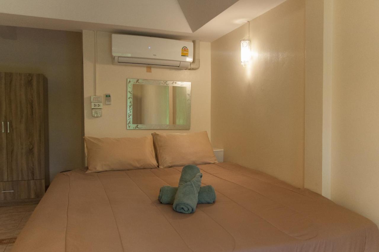 Eddy's Place Hotel *